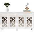 Das Sideboard zeigt einen Spiegel in Weiss