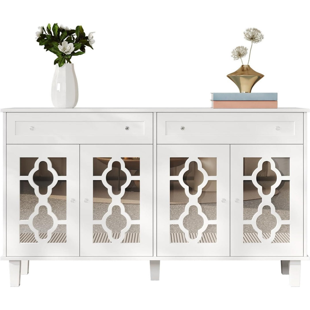 Das Sideboard zeigt einen Spiegel in Weiss