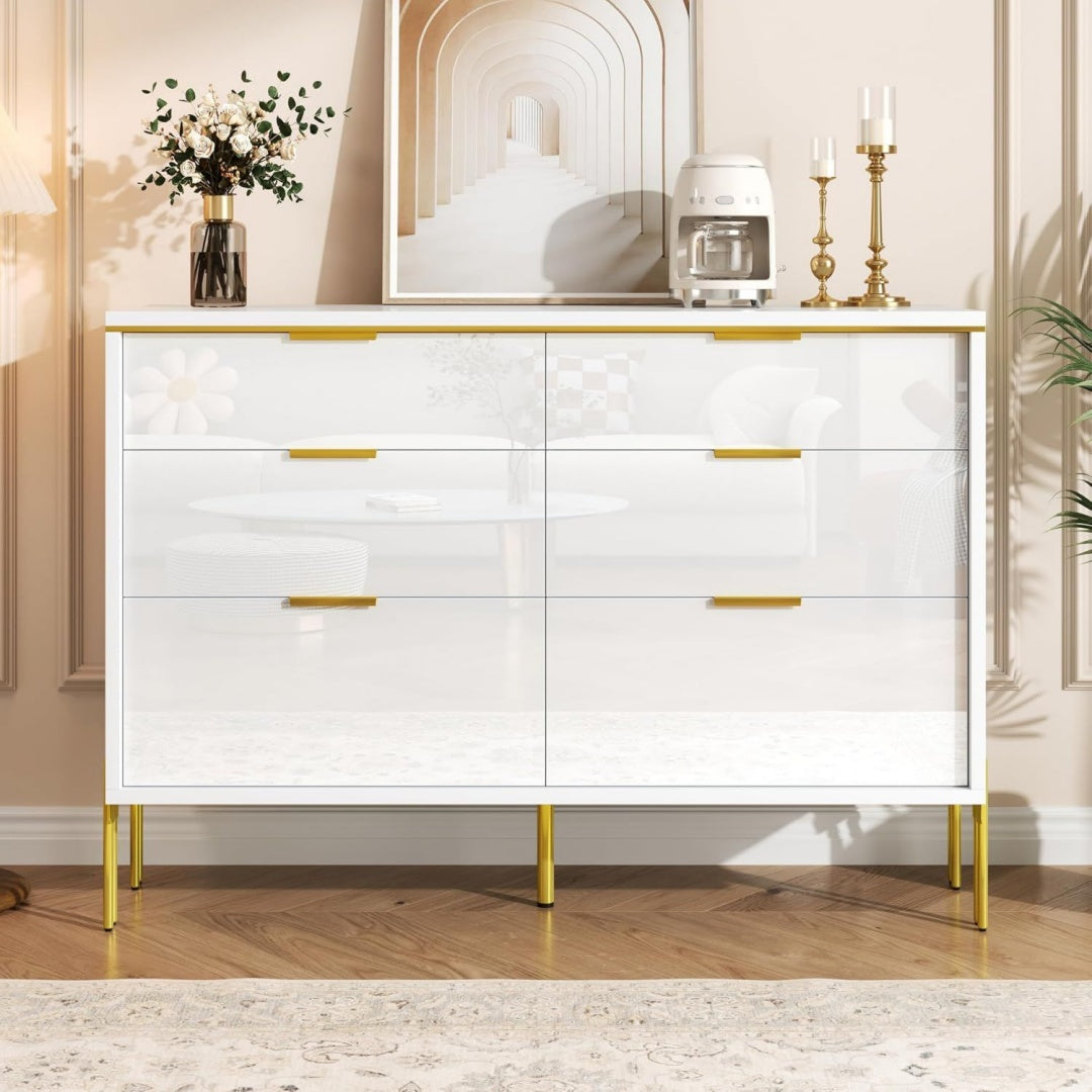 Sideboard verbindet 6 Schubladen und glaenzende Oberflaechen