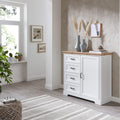 Das Sideboard vereint geschlossenen Stauraum mit sanft schliessenden Fronten