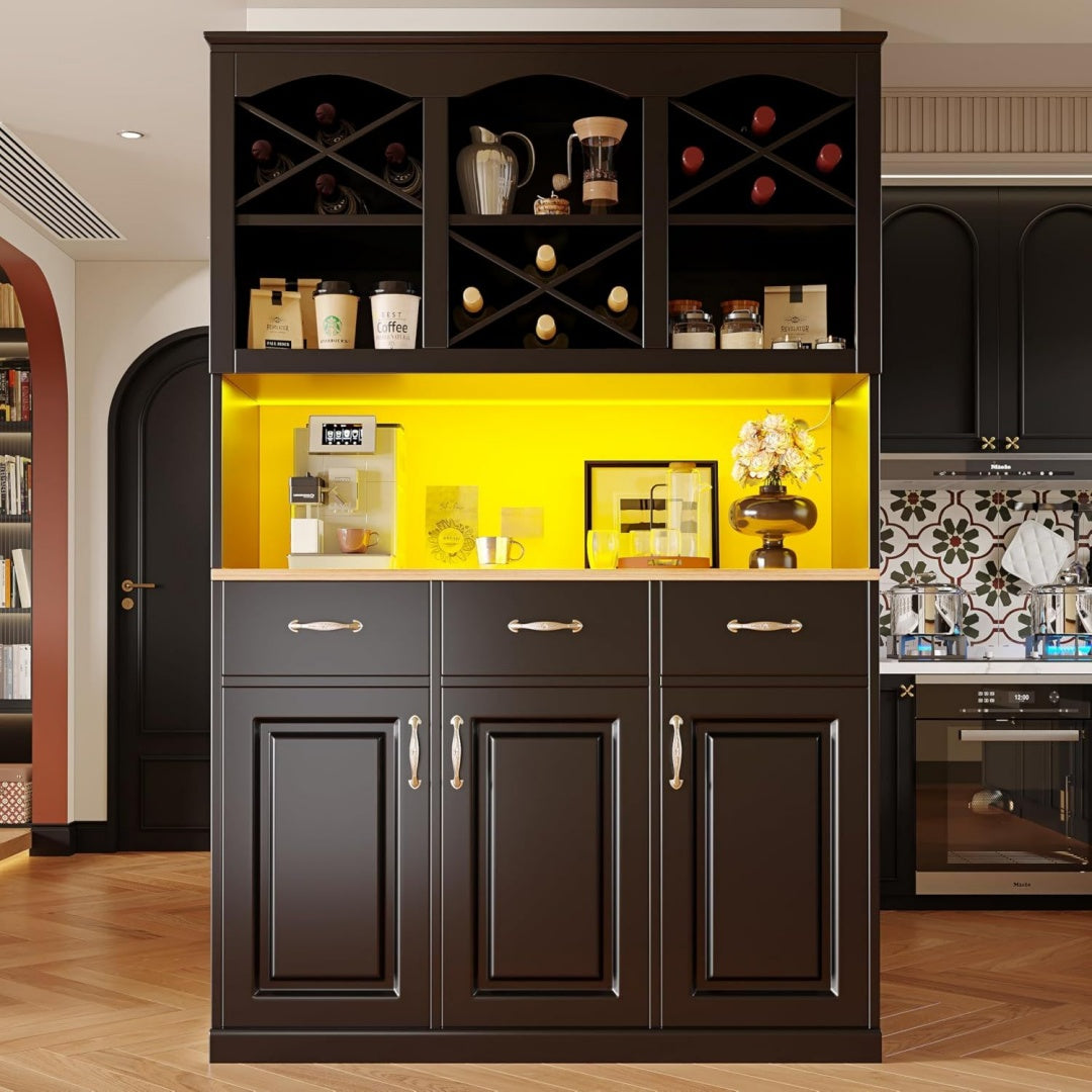 Hochschrank mit 3 Tueren und 3 Schubladen