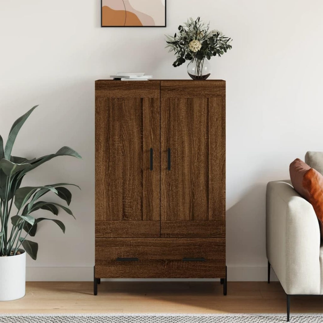 Der Hochschrank misst 69.5 x 31 x 115 cm in Eichenbraun