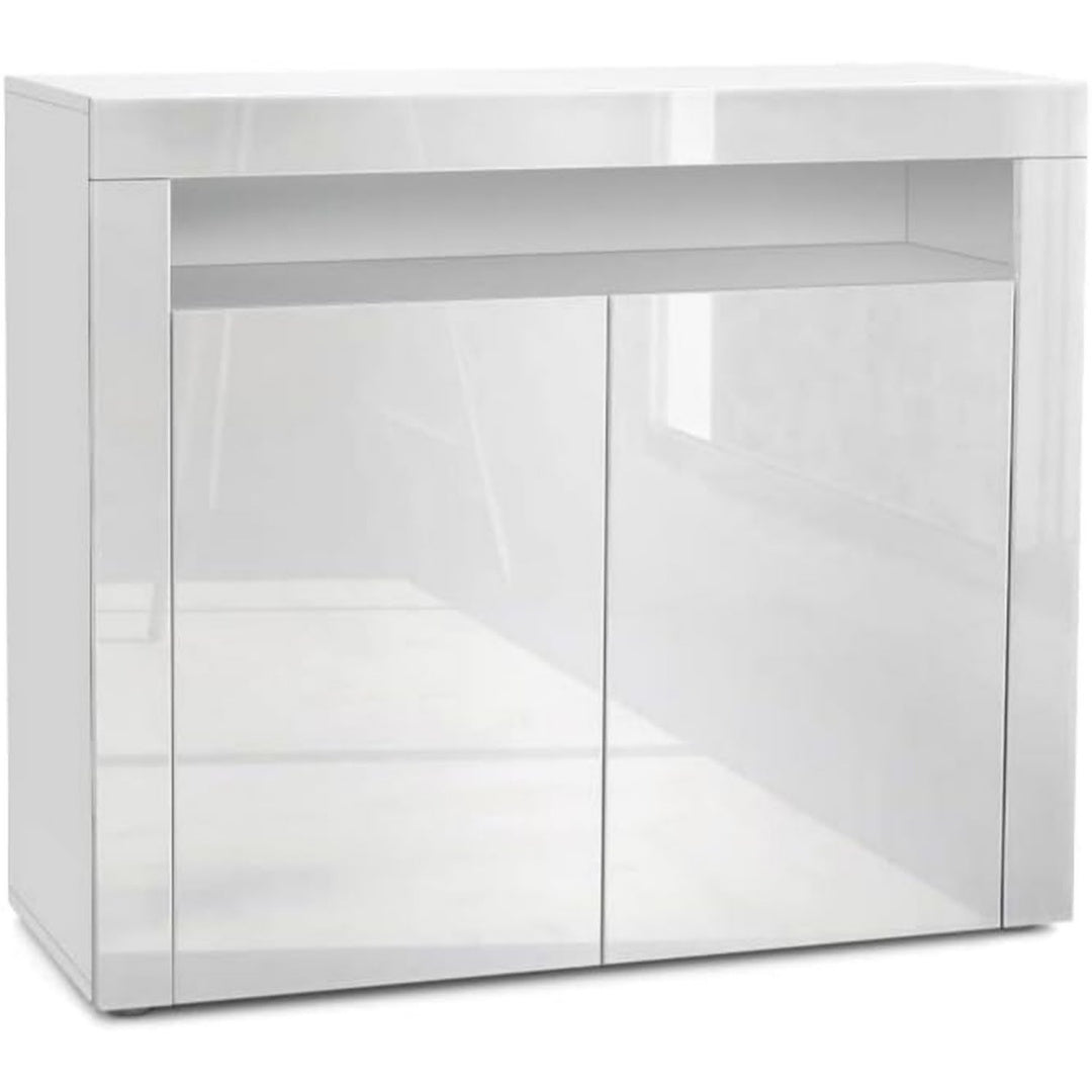 Offene Ablagen praegen das Sideboard aus Holzwerkstoff