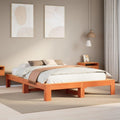 Das Bettgestell misst 150 x 200 cm in Naturbraun